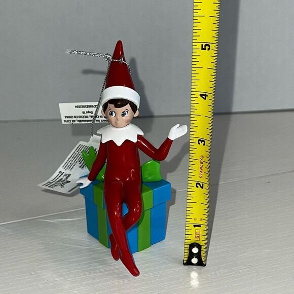 Christmas Ornament The Elf On The Shelf 2024 Sitting Present Ruz Santaverse - Picture 2 of 6
